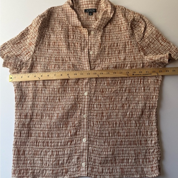 J. Crew Woman’s Tan Textured Button Down Shirt 🍂 - Picture 5 of 9